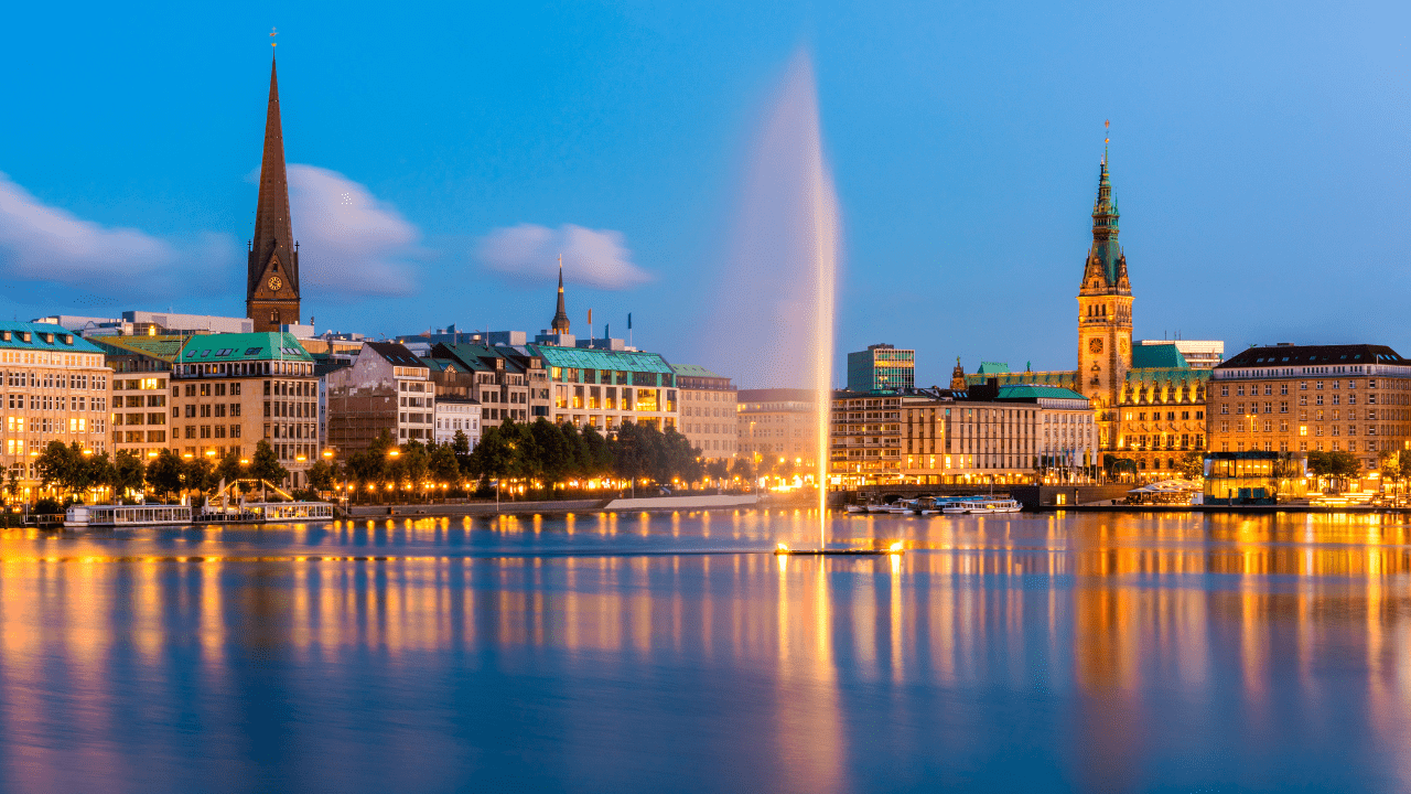 Hamburg lake fountain and skyline
